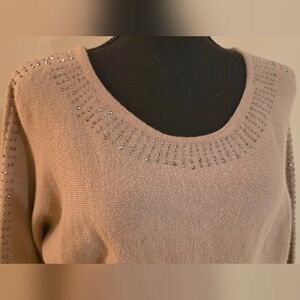 GNW Soft Beige Sweater wSilver Rhinestone Accents (Size‎ Small)